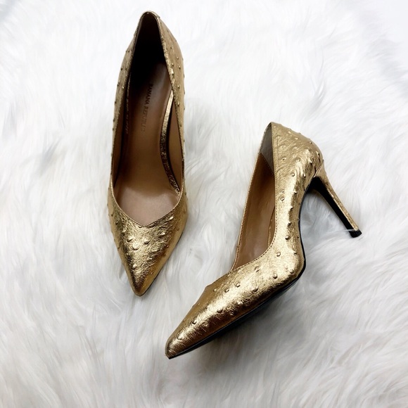 Banana Republic Shoes - Banana Republic Metallic Gold Ostrich Heels